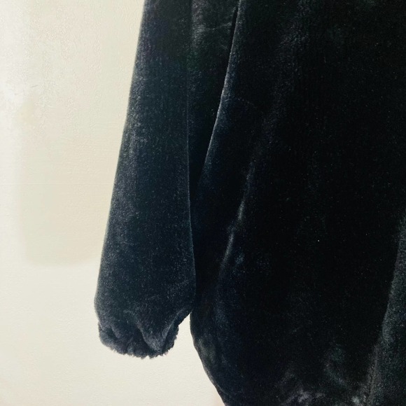 Fully Reversible Luxurious ebony black lined faux fur coat - Picture 3 of 6